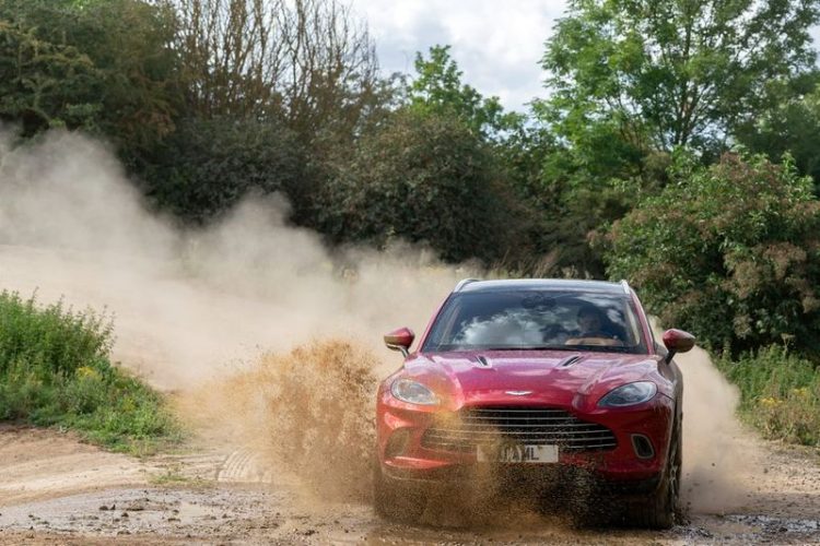 Tổng quát về Aston Martin DBX 2021