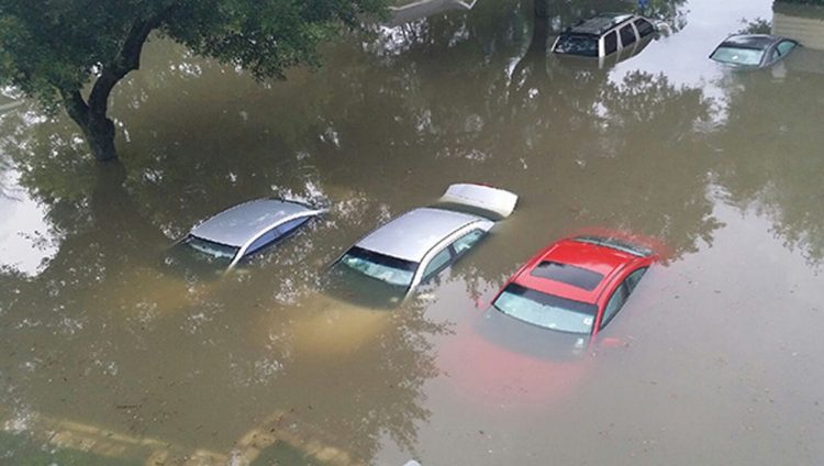Nguy cơ tiềm tàng khi mua xe ô tô ngập nước