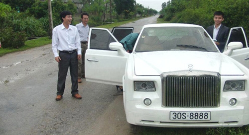 Rolls-Royce Phantom nhái xuất hiện vào năm 2013 